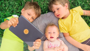 children with tablet